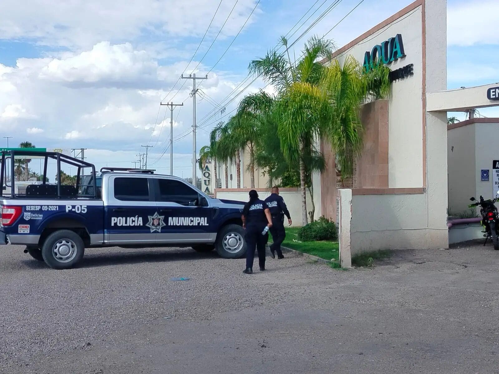 Dos personas fueron encontradas sin vida en un motel de Delicias; autoridades investigan una posible intoxicación por monóxido de carbono.
