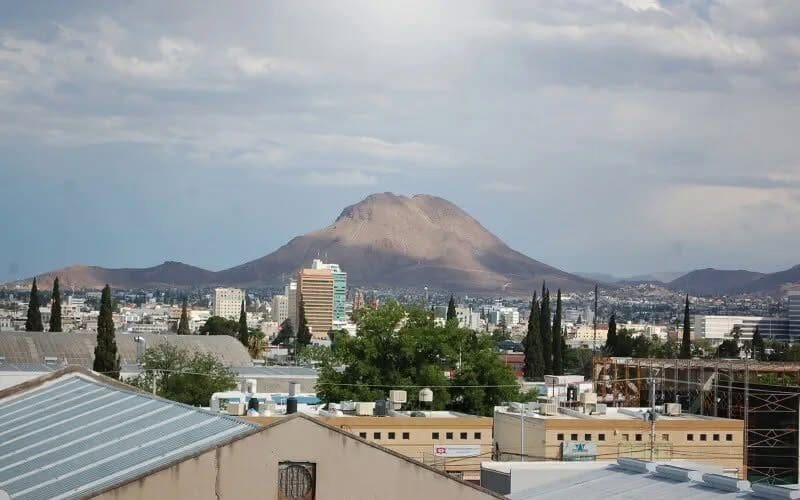 El regreso a clases en Chihuahua será caluroso, con máxima de 35°C en la capital, lluvias, actividad eléctrica y fuertes ráfagas de viento.
