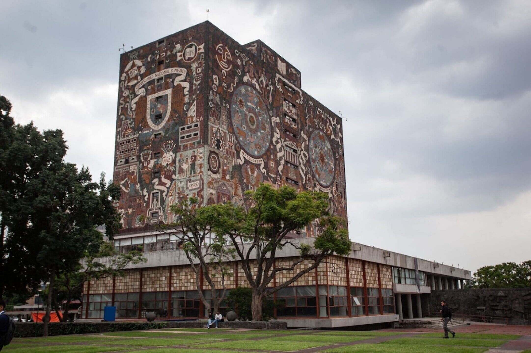 La UNAM abrió una segunda oportunidad para 16,543 aspirantes con 2,024 lugares en 66 licenciaturas. Conoce fechas, requisitos y cómo registrarte.