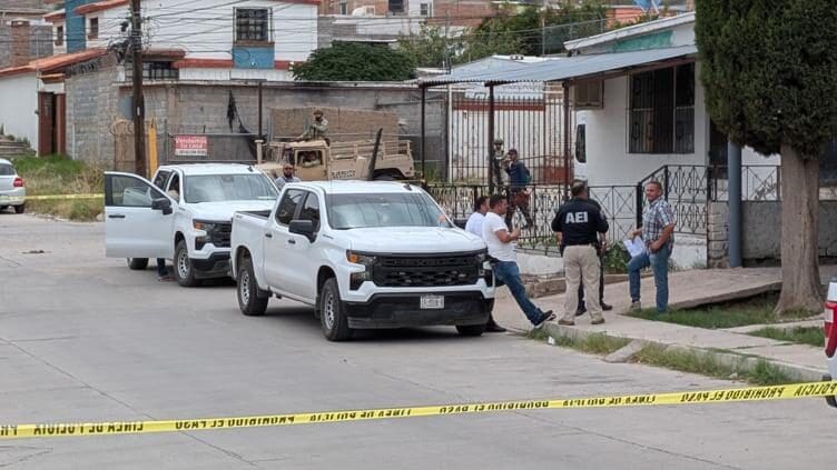 La Fiscalía y la Agencia Estatal de Investigación localizaron una fosa en la colonia Rosario, donde recuperaron el cuerpo de una persona con reporte de desaparición.