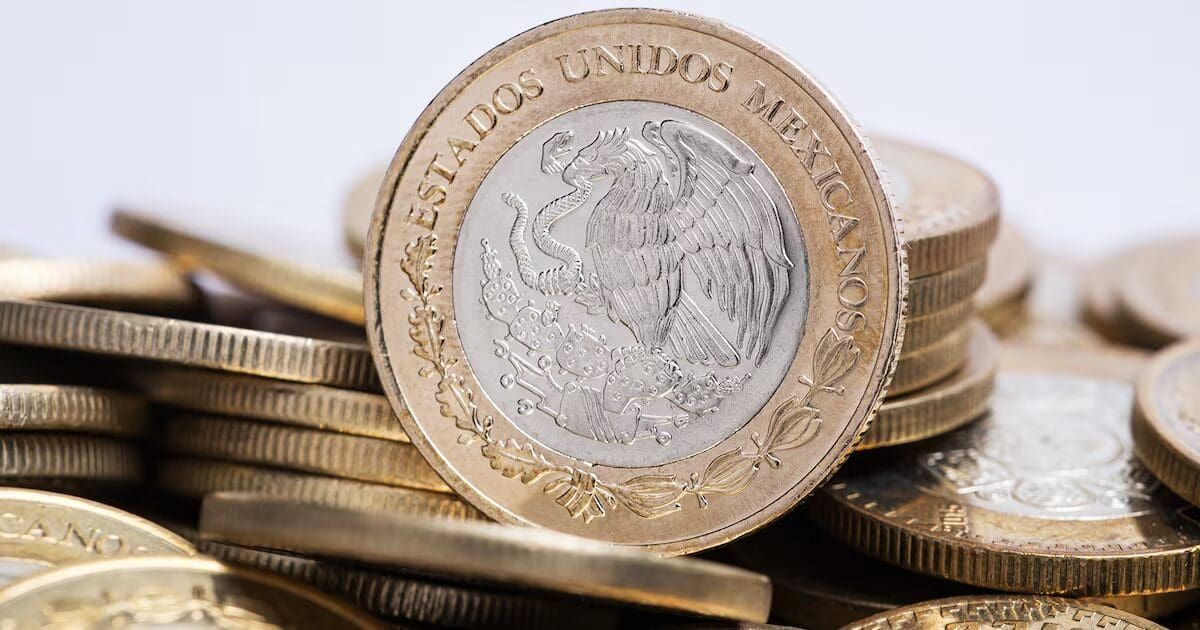 El tipo de cambio abrió en 17.13 pesos por dólar y el peso mexicano avanzó 0.40%, alcanzando su mejor nivel desde el pasado 23 de febrero.