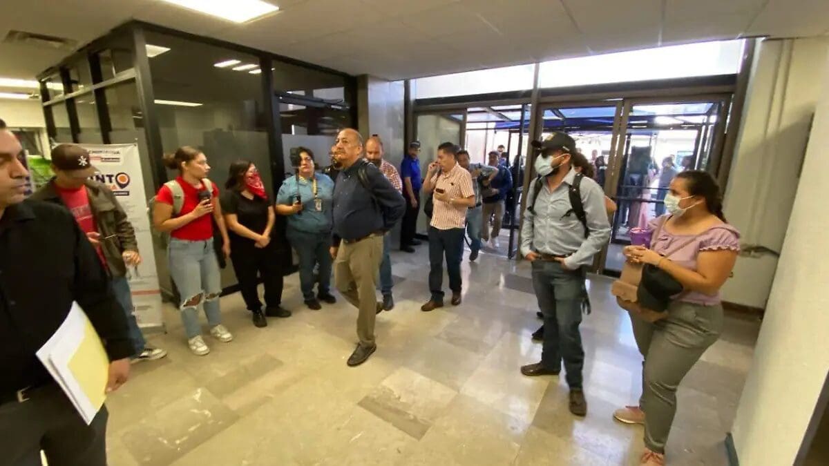 Educación analiza abrir nuevas plazas definitivas tras la protesta de maestras normalistas que exigen transparencia y equidad en la asignación.