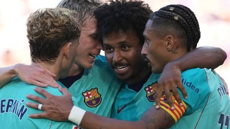 Barcelona derrotó 4-2 al Levante con doblete de Lamine Yamal y goles de Xavi Espart y Adeyemi para mantener su paso perfecto en LaLiga.