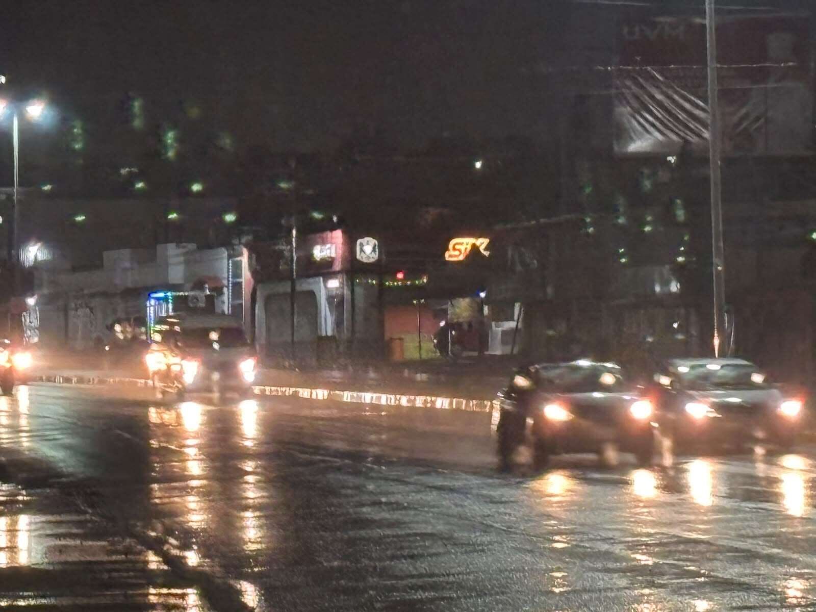 Chihuahua capital tendrá probabilidad de lluvias aisladas esta noche, mientras Protección Civil prevé precipitaciones, viento y calor en distintas regiones del estado.