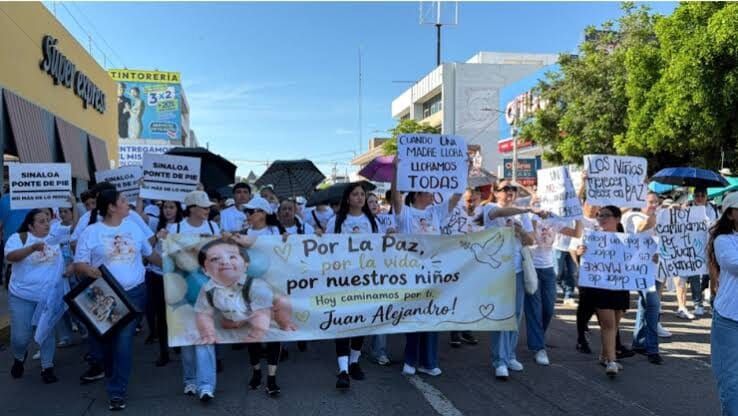 Culiacán realizó una marcha por la paz a dos años del inicio de la violencia entre facciones del Cártel de Sinaloa, con familias y colectivos exigiendo seguridad.