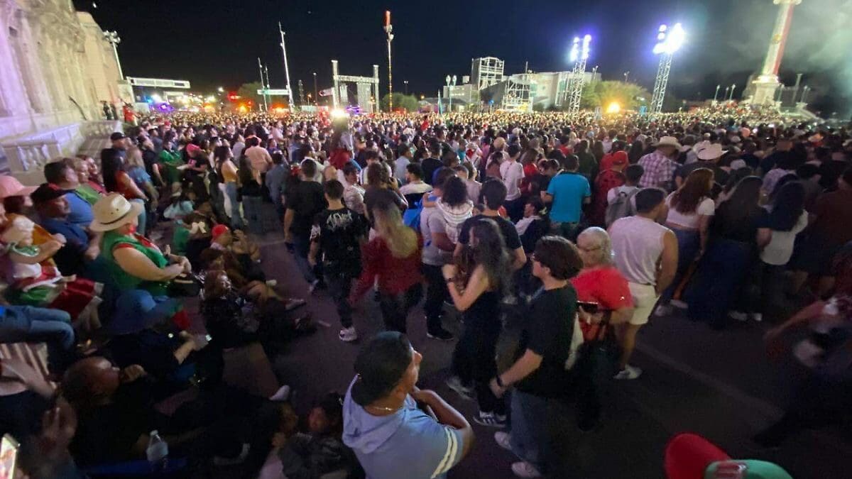 Más de 40 mil personas asistieron al Grito de Independencia en Chihuahua, donde participaron mil 142 elementos de seguridad.