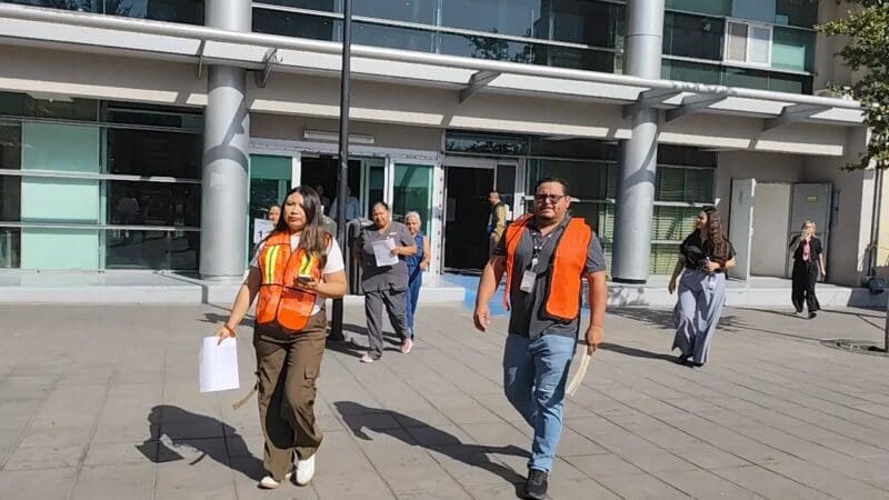 El Congreso de Chihuahua realizó un simulacro de sismo y desalojó a entre 260 y 270 personas, incluidos trabajadores, diputados y 48 brigadistas.