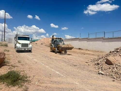 La SCOP inició trabajos para habilitar una ruta alterna en Abolición de la Esclavitud, detrás de Coca-Cola, para desahogar el tráfico de avenida Tecnológico.