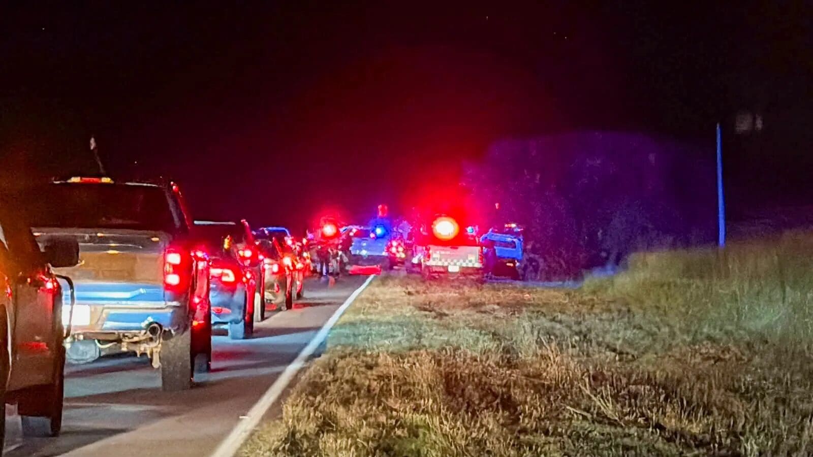 Una oficial de la Guardia Nacional murió tras ser atropellada mientras atendía un accidente en el kilómetro 66 de la carretera Chihuahua-Cuauhtémoc.