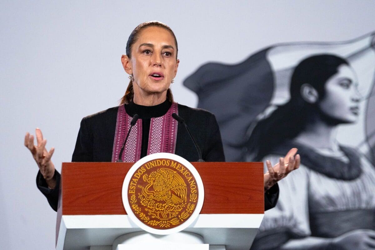 Sheinbaum respondió a Trump que México actúa contra funcionarios vinculados con delitos y pidió conocer las acciones de EU contra drogas, armas y lavado.