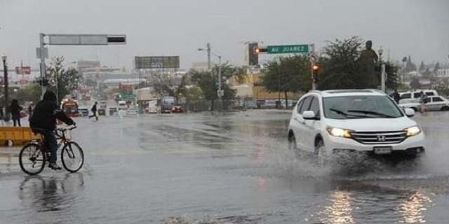 Chihuahua capital registró casi 12 horas de lluvias ligeras y cielo nublado; autoridades piden conducir con precaución ante el pavimento mojado.