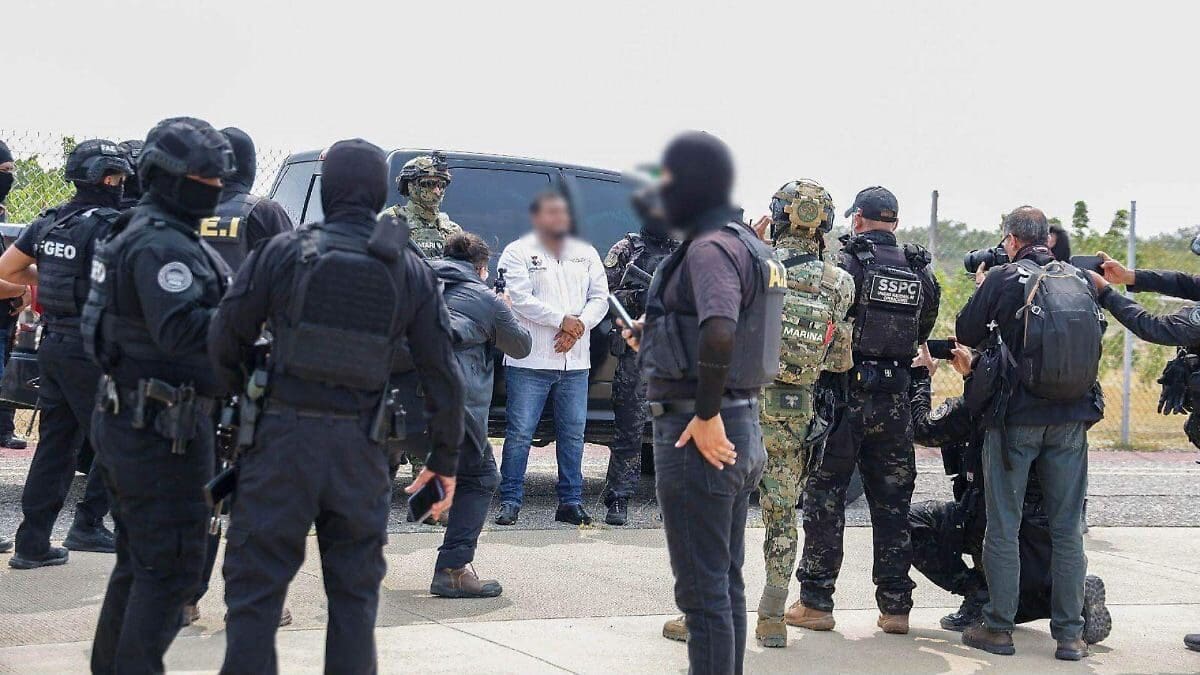 Oaxaca retiró 55 armas y más de 2 mil cartuchos a la Policía de Juchitán tras la detención del alcalde Miguel Sánchez Altamirano.