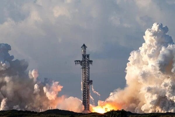 Starship de SpaceX alcanzó la órbita por primera vez durante su vuelo 14, pero problemas en los motores obligaron a adelantar su regreso a la Tierra.