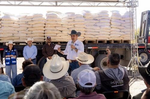 Marco Bonilla reforzó el apoyo a comunidades rurales de Chihuahua con más de 8.8 millones de pesos, insumos, financiamiento, paneles solares e infraestructura.