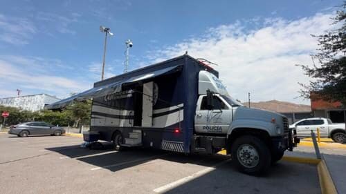 La Policía de Chihuahua utiliza un C4M equipado con cámaras y sistemas de monitoreo para vigilar eventos masivos y coordinar operativos.