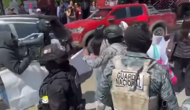Automovilistas agreden a madres buscadoras durante bloqueo en la carretera México-Toluca