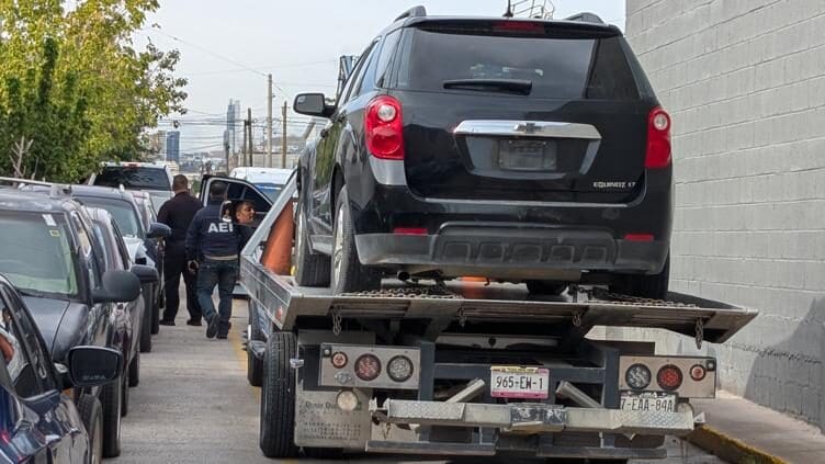 Catean taller mecánico en la colonia Chihuahuense y aseguran camioneta robada