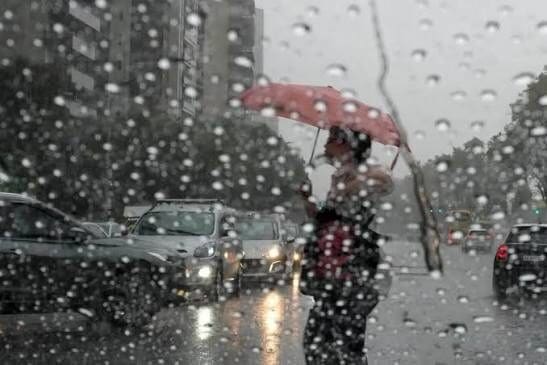 ¿Lloverá este fin de semana en Chihuahua? Protección Civil Municipal prevé cielo nublado, temperaturas de 22 a 25°C y hasta 19% de lluvia.