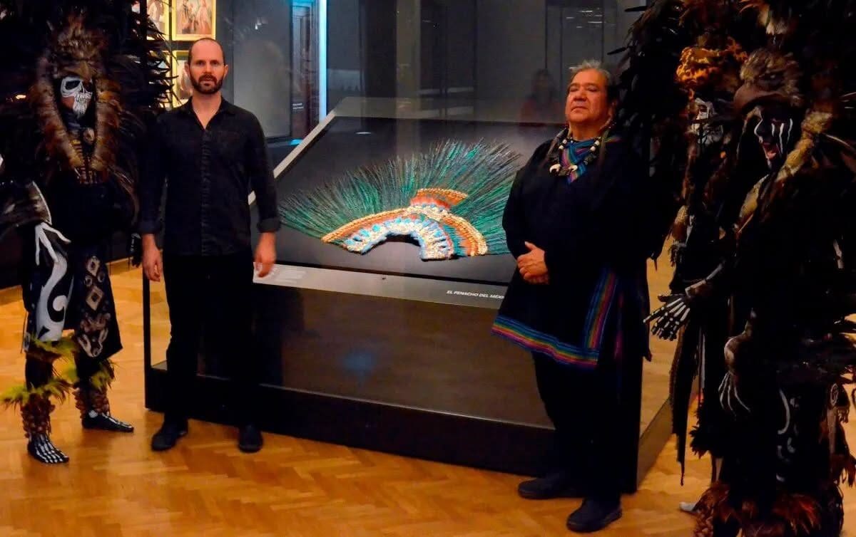 Un aspirante a la Presidencia de Austria prometió impulsar el regreso del Penacho de Moctezuma a México si llega al cargo en 2028.
