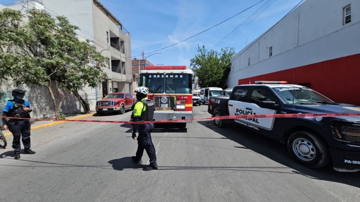 Una fuga de gas movilizó a policías y bomberos en el Centro de Chihuahua; el escape fue localizado detrás de Burger King.