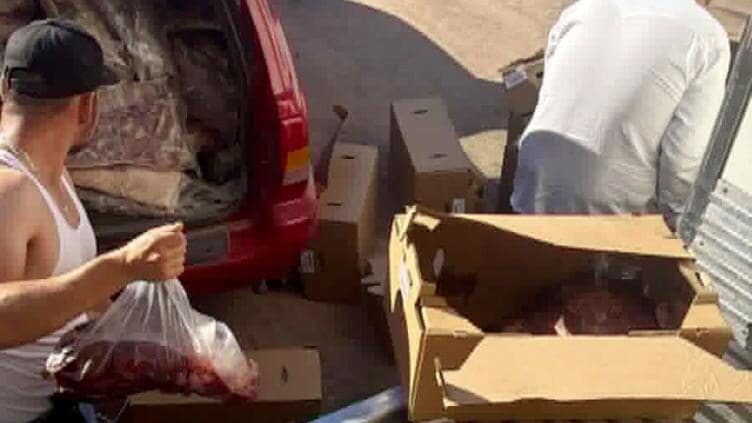 Roban carne con valor superior a 104 mil pesos cerca de Fuentes Mares. Los comerciantes ofrecen recompensa y piden apoyo para localizar la camioneta Cherokee roja.