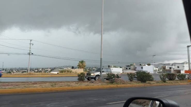 Protección Civil activó una alerta amarilla en Chihuahua del 15 al 17 de octubre por lluvias de hasta 100 mm y frío intenso. Revisa municipios y recomendaciones.