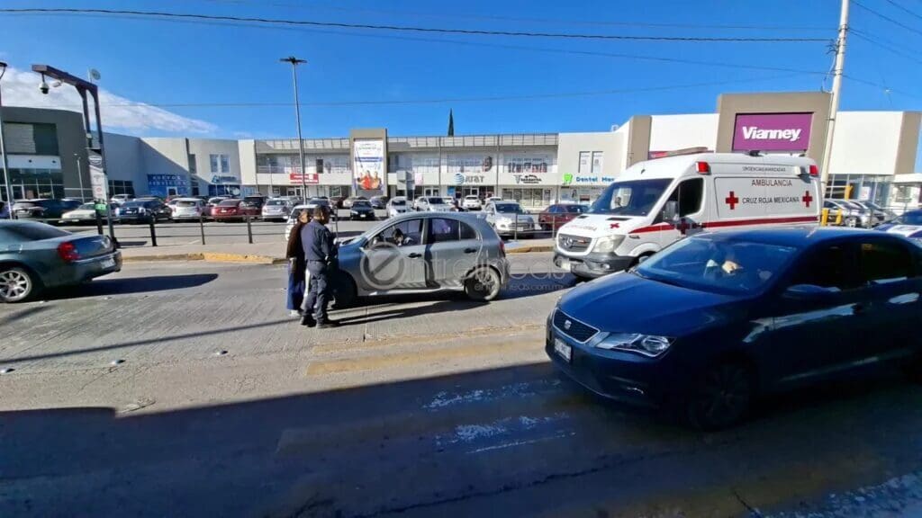 Una mujer de 50 años fue atropellada en un paso peatonal de la avenida Tecnológico, frente a Plaza Providencia, en Chihuahua capital.