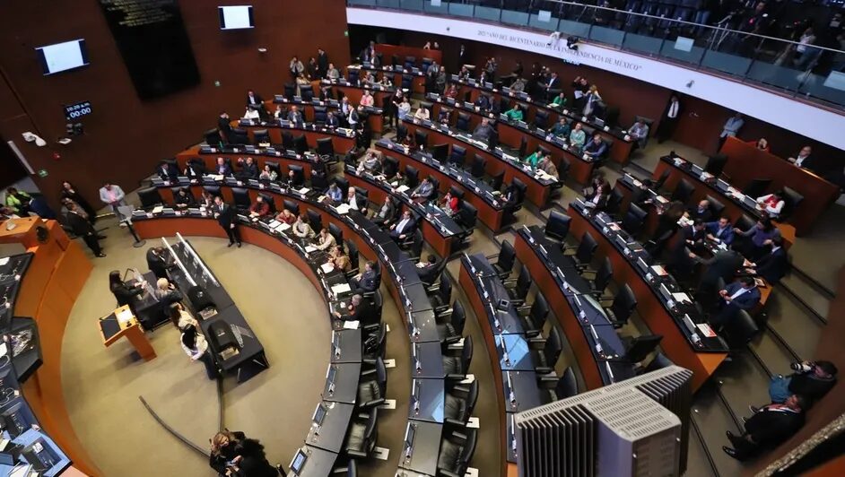 El Senado aprobó la reforma de propiedad industrial que contempla hasta cinco años de prisión por uso indebido de identidad gráfica oficial.