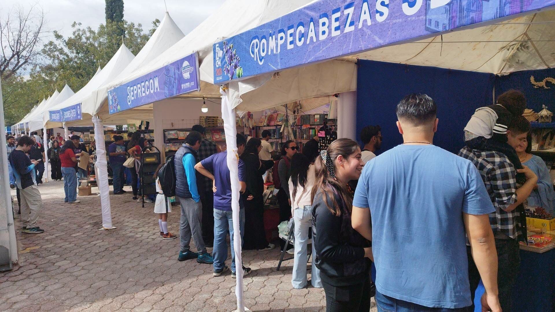 Inicia la Feria del Libro Chihuahua 2026 en Los Laureles