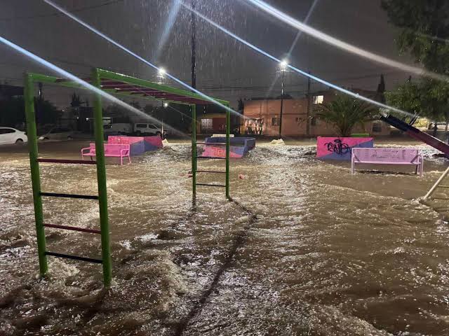 Lluvias dejan 12 afecciones viales y el hallazgo de un cuerpo sin vida