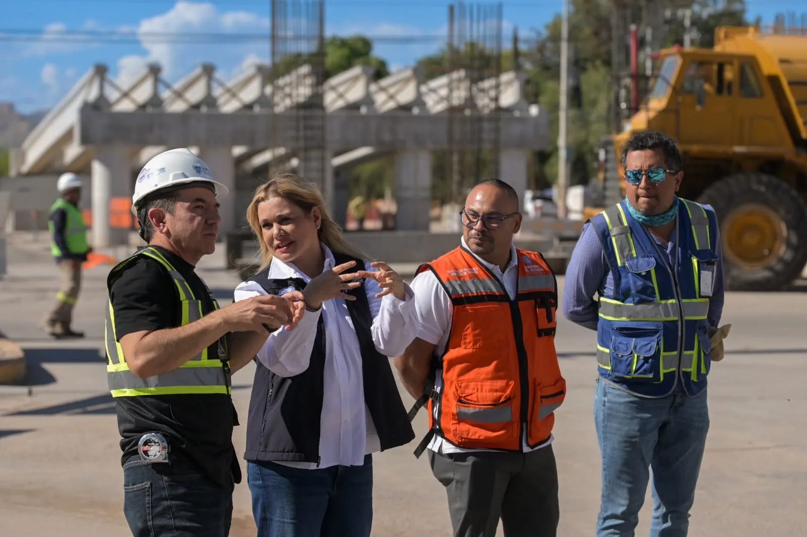 Maru Campos supervisa obras del paso superior en avenida Fuerza Aérea