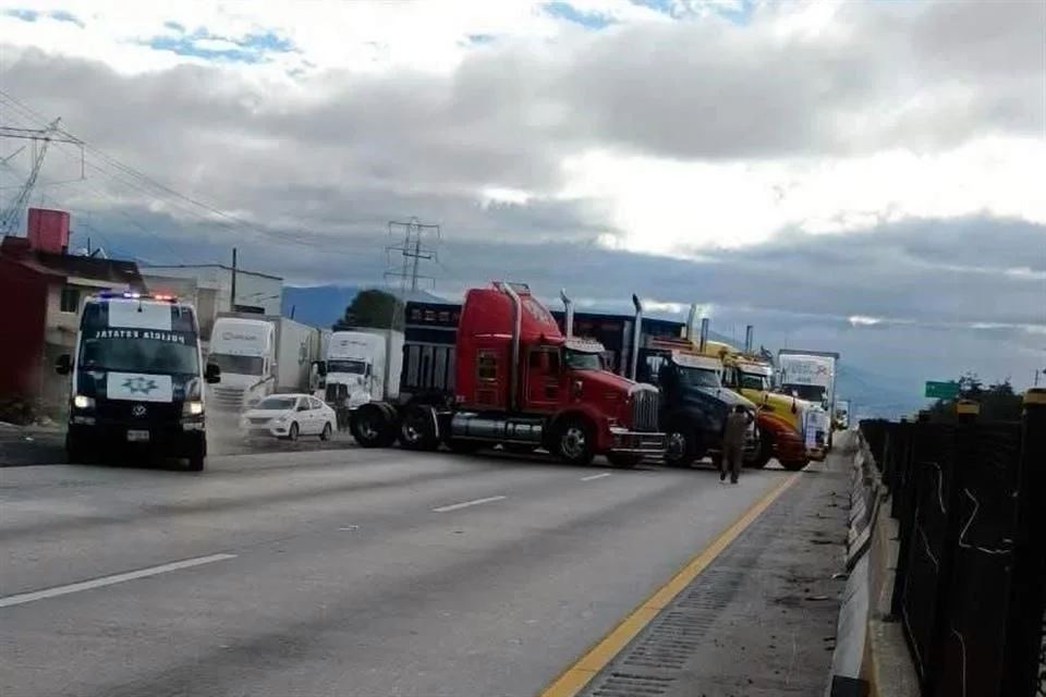 Segob y CANACAR instalan mesa de diálogo por paro de transportistas